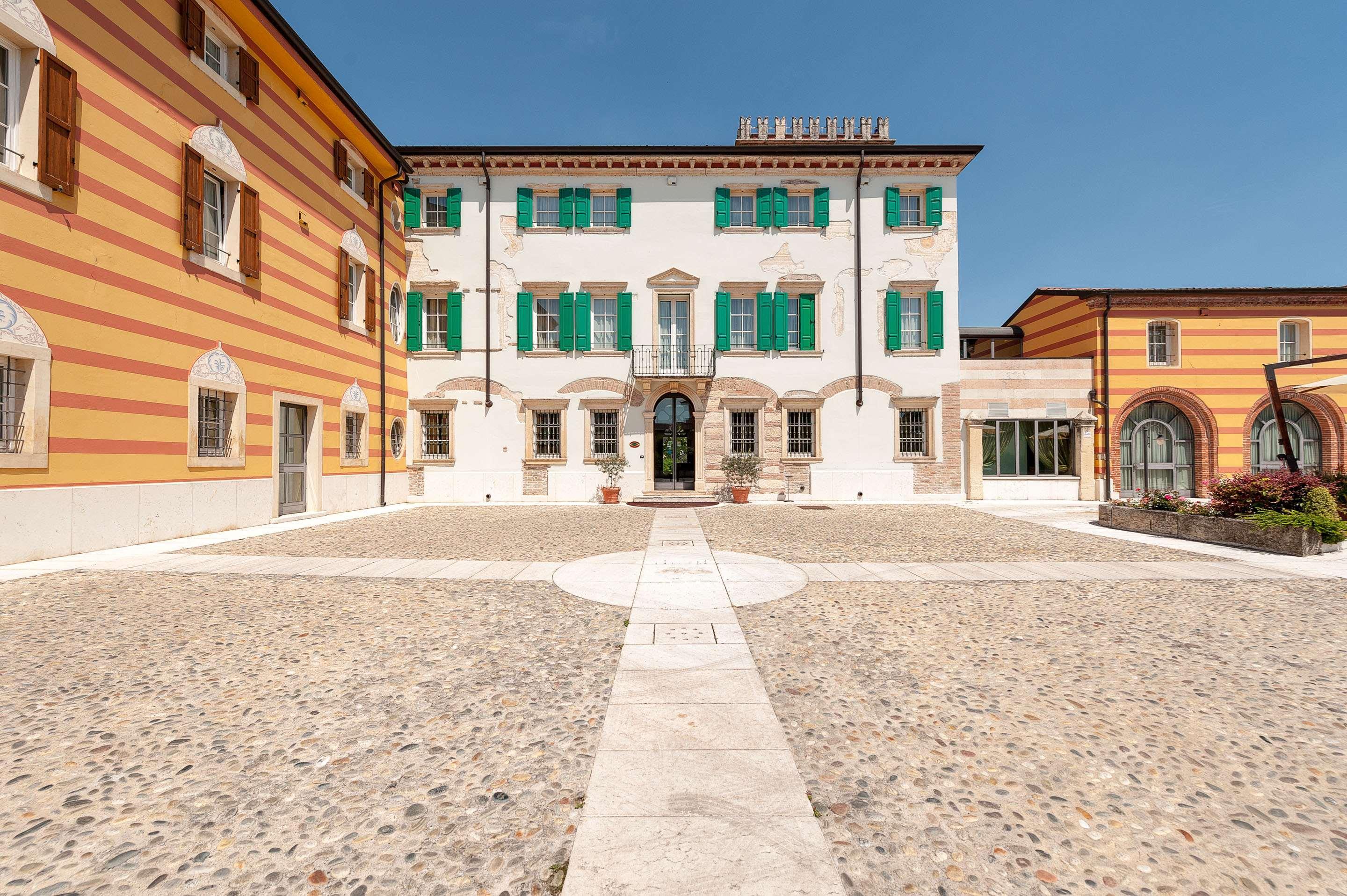 Hotel Villa Malaspina Castel d'Azzano Exterior foto